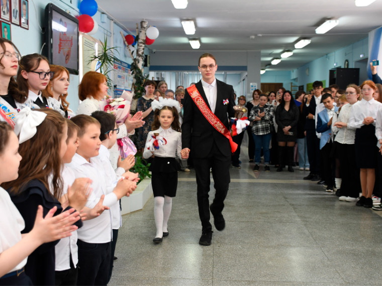 В добрый путь, выпускники!.