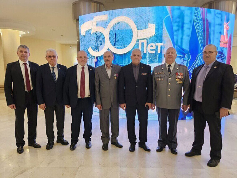Поздравил с юбилеем.
