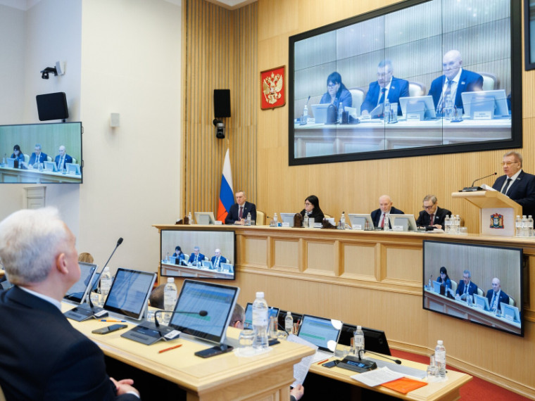На заседании Думы.