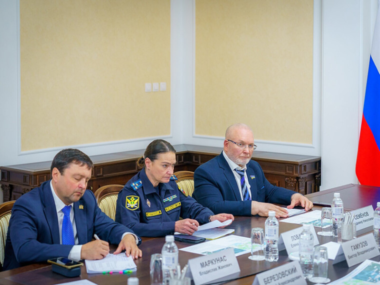 На заседании рабочей группы.