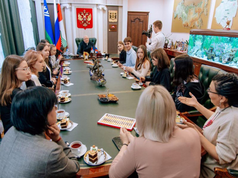 Встреча с молодёжью. Встреча с молодёжью.