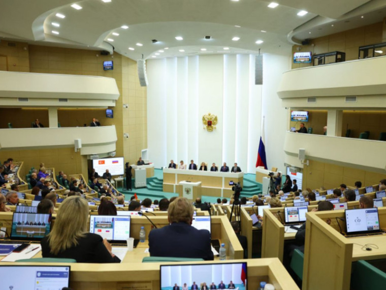 Врио секретаря Генсовета «Единой России» Владимир Якушев избран первым вице-спикером Совета Федерации. Врио секретаря Генсовета «Единой России» Владимир Якушев избран первым вице-спикером Совета Федерации.