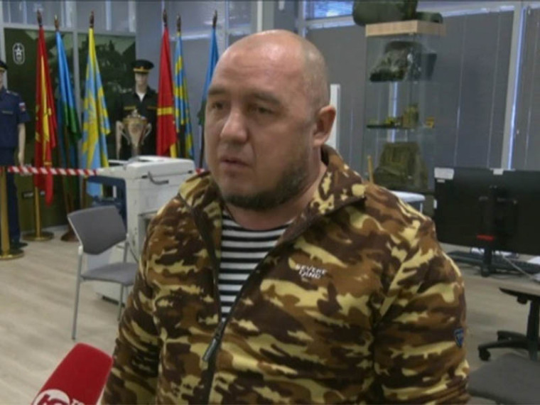 Станичник из Ростовской области подписал воинский контракт в Центре патриотов Ханты-Мансийска. Станичник из Ростовской области подписал воинский контракт в Центре патриотов Ханты-Мансийска.
