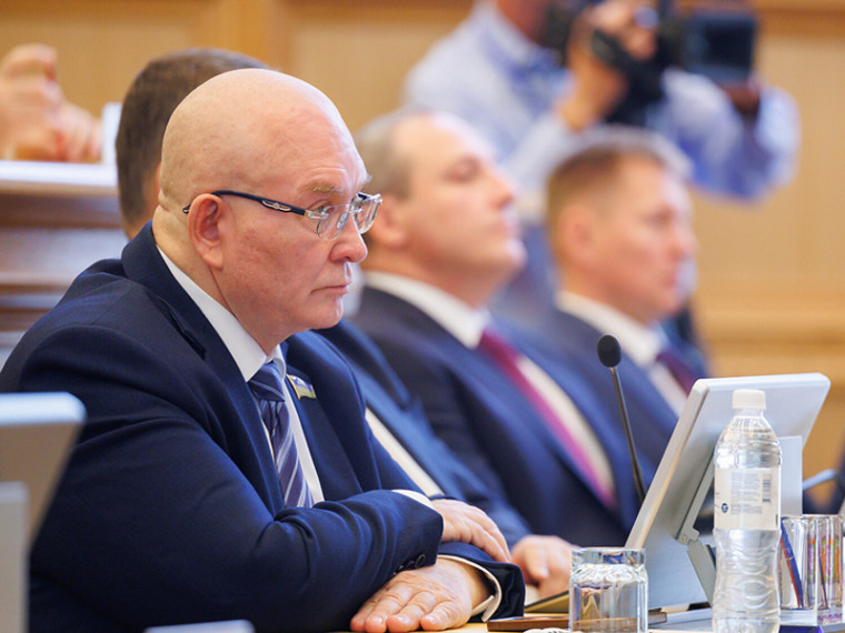 Прокомментировал законопроект. Прокомментировал законопроект.