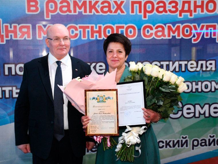 Отметили праздник по-семейному. Отметили праздник по-семейному.