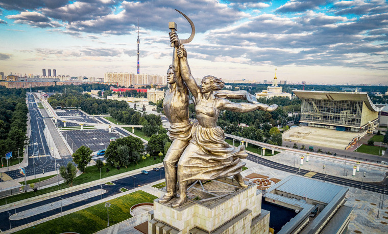 Открывается выставка. Открывается выставка.